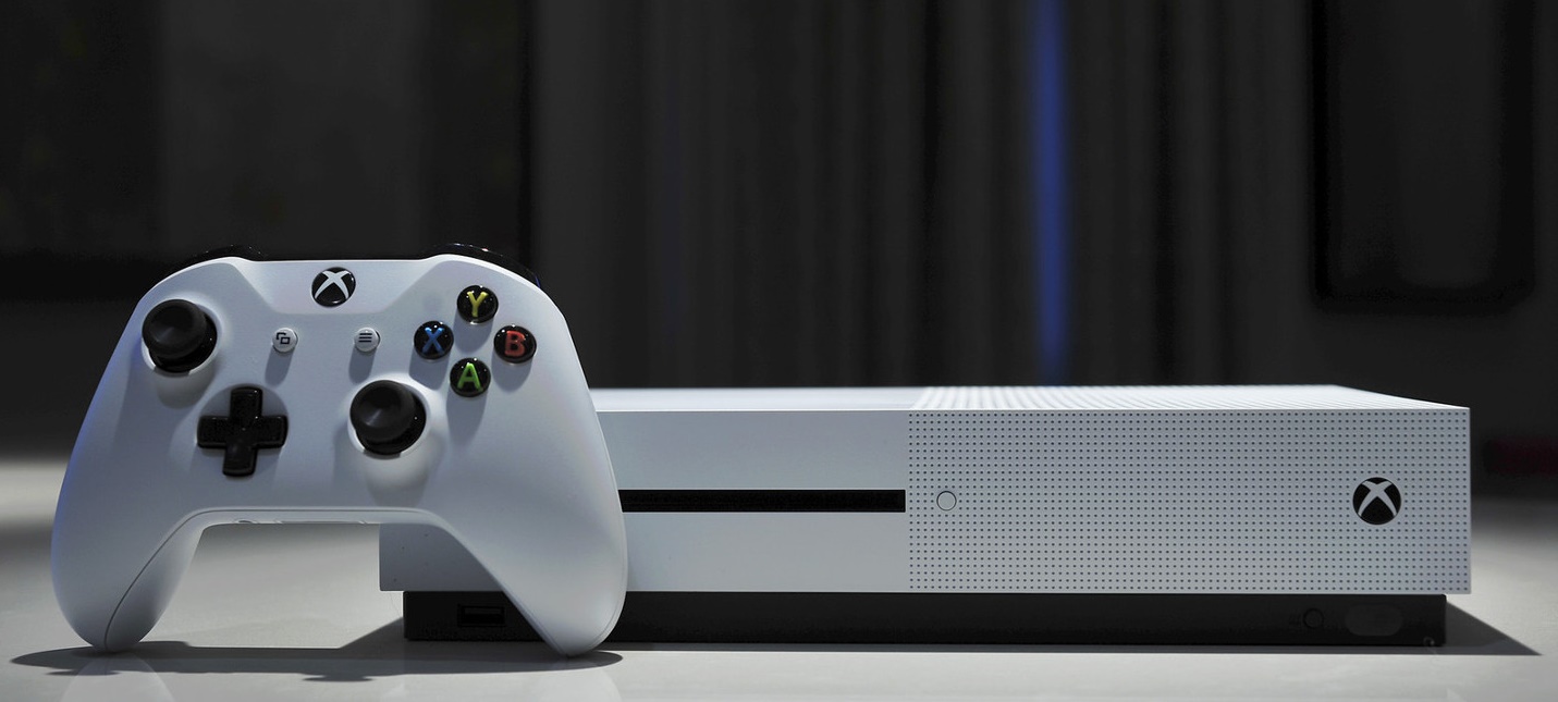 Слух: Microsoft отдельно выпустит белый Xbox One X