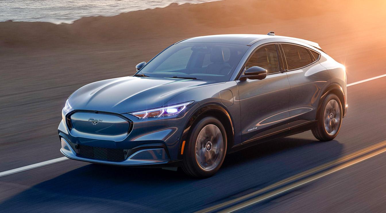 Илон Маск поздравил Ford с выходом очередного убийцы Теслы — SUV Mustang Mach-E