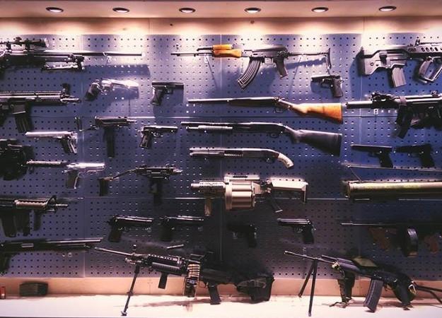 В здании CDPR нашли целый стеллаж из настоящего оружия! Это такое вдохновение для Cyberpunk 2077? В здании CDPR нашли целый стеллаж из настоящего оружия! Это такое вдохновение для Cyberpunk 2077?