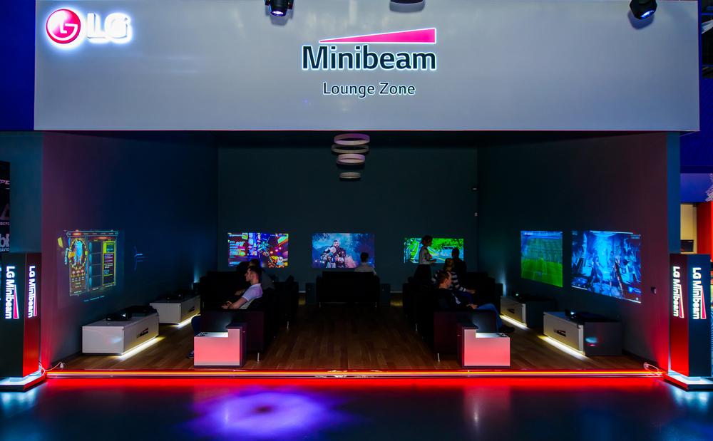 LG открыла лаундж с проекторами в киберспортивной арене Cyberspace LG открыла лаундж с проекторами в киберспортивной арене Cyberspace