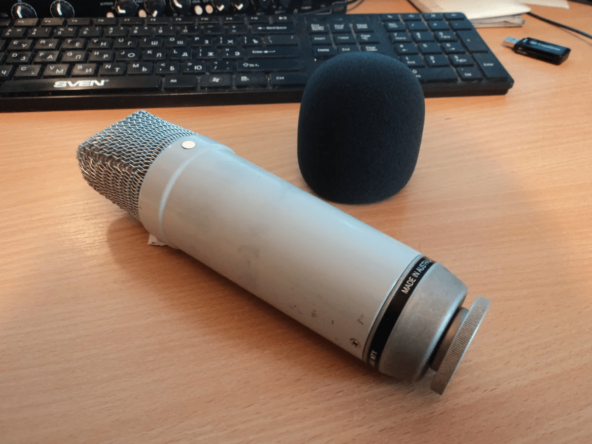 <i>RODE NT1-А -хорош для вокала записи инструментов, озвучки. Сейчас стоит около 30r (</i>