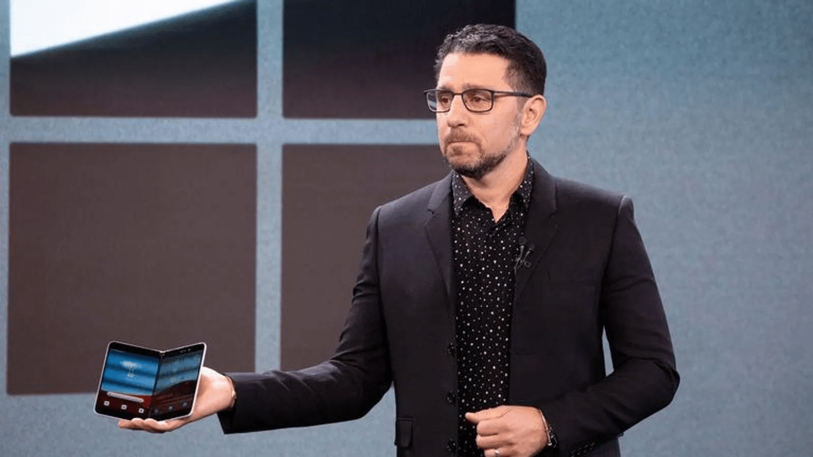Глава разработки Windows 11 и устройств Microsoft Surface, Панос Панай, ушел из компании после девятнадцати лет работы