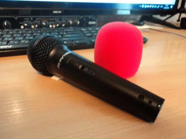 <i>PEAVEY PVi 100 - вариант подешевле. До 4000 р.</i>