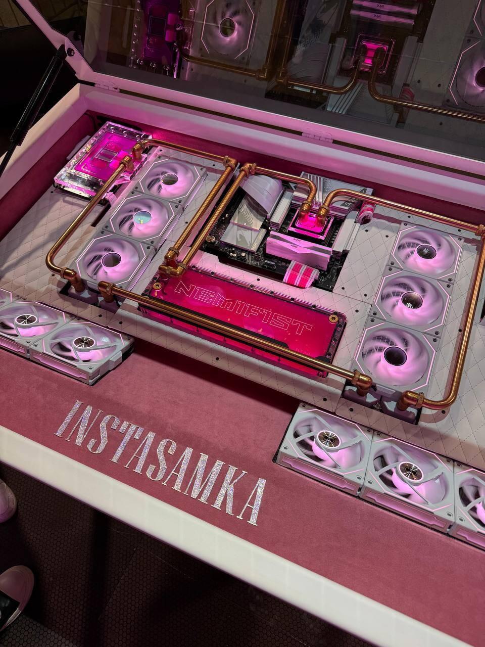 Девушка получила в подарок компьютер за 23 миллиона рублей