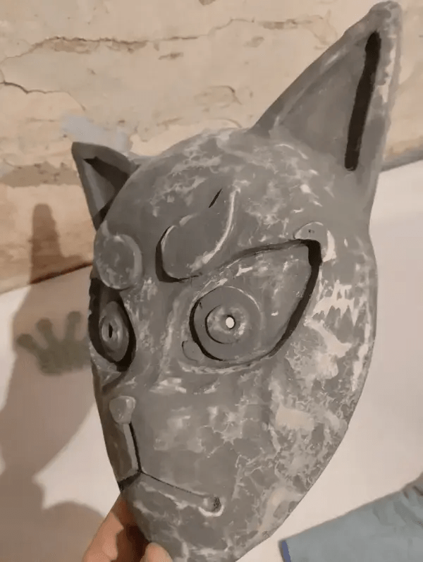 Это фото более менее показывает эти неровности. Серый слой это грунтовка белый соответственно сам пластик