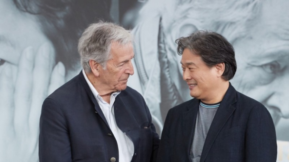 Коста-Гаврас и Пак Чхан-ук