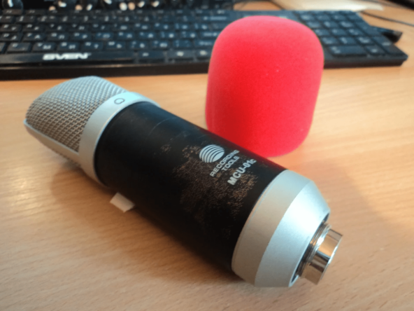 <i>RECORDING TOOLS MCU-01c - дешево и сердито. За свои деньги выдает приличный звук. Цена около 4000 р.</i>