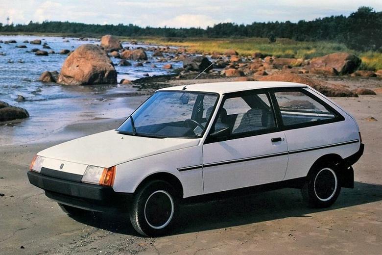 Редкий хэтчбек из Запорожья продается в России по цене, вдвое меньшей стоимости бампера для Aurus, в состоянии нового автомобиля